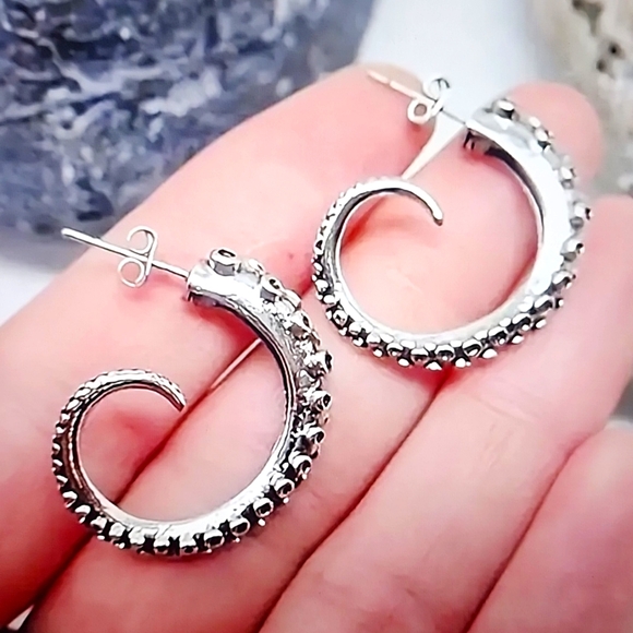 Unique Octopus 🐙 Tentacle earrings - Picture 1 of 7